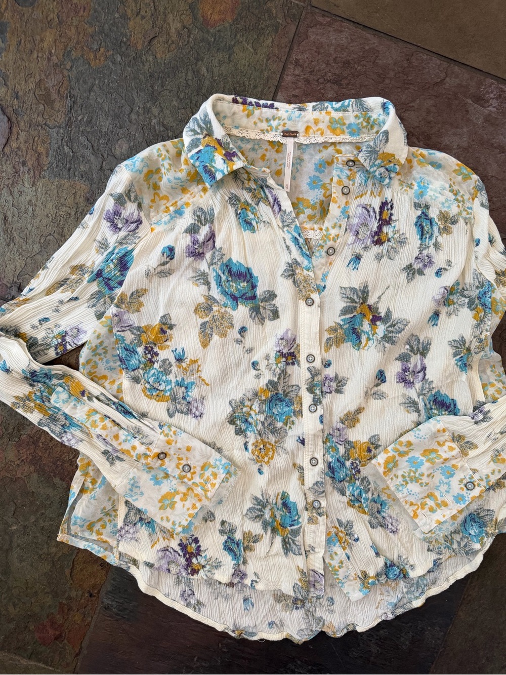 Free PeopleLightweight Floral Button-Up Shirt - XS romantic boho cottage Flowers